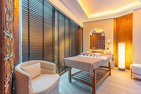 Qlusive Hotel