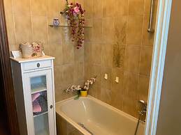 Apartment - Sleeps 5, Balcony, Wifi, Parking