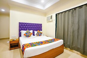 Fabhotel Cruz Royale