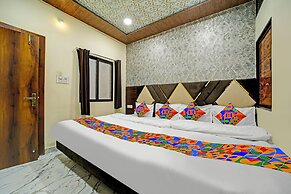 Fabhotel Starlight Inn