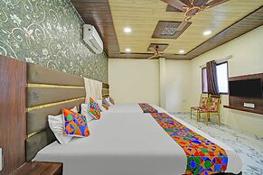 Fabhotel Starlight Inn