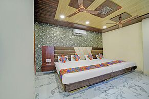 Fabhotel Starlight Inn