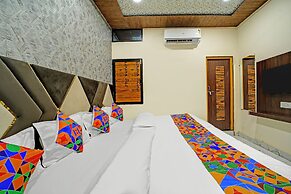 Fabhotel Starlight Inn