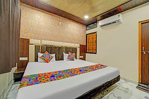 Fabhotel Starlight Inn