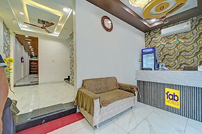 Fabhotel Starlight Inn