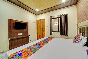 Fabhotel Starlight Inn