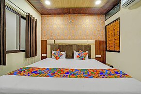 Fabhotel Starlight Inn