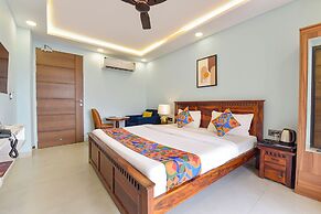 Fabhotel Pink Palace Raja Park