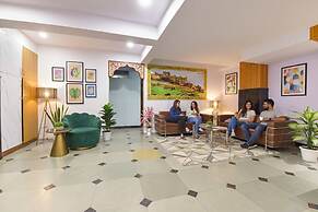 Fabhotel Pink Palace Raja Park