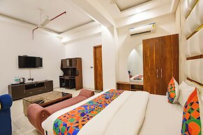 Fabhotel The Grand Paradise