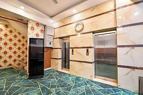 Fabhotel The Grand Paradise