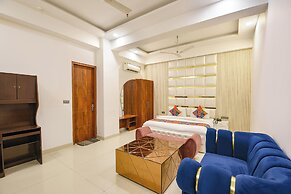 Fabhotel The Grand Paradise