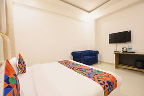 Fabhotel The Grand Paradise