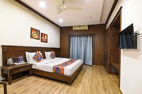 Fabhotel Siris 18