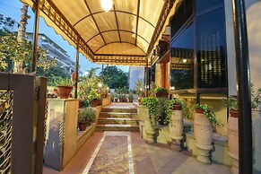 Fabhotel Siris 18