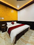 S R HOTEL