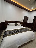 S R HOTEL