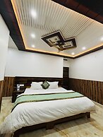 S R HOTEL