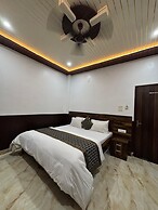 S R HOTEL