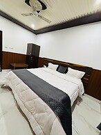 S R HOTEL