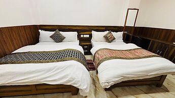 S R HOTEL