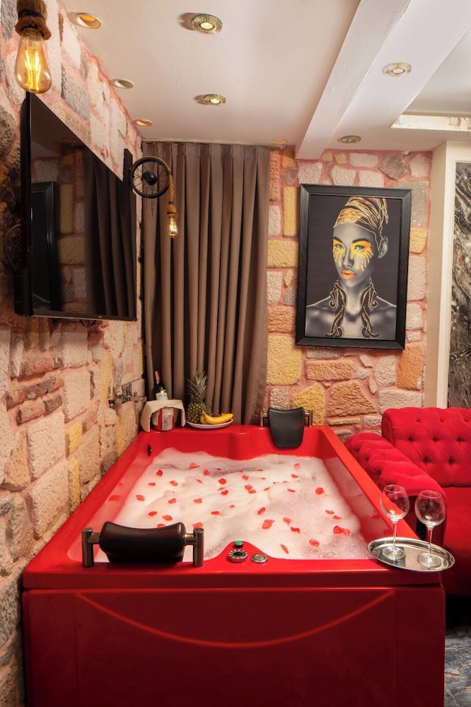 REN PLUS SUİTES OTEL