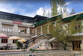 Cheerful Villa