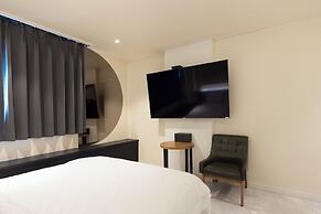 Hotel Daily