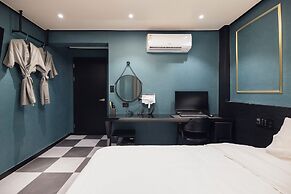 Hotel Daily