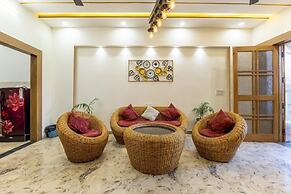 A radiant villa on the Ganges
