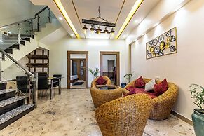 A radiant villa on the Ganges