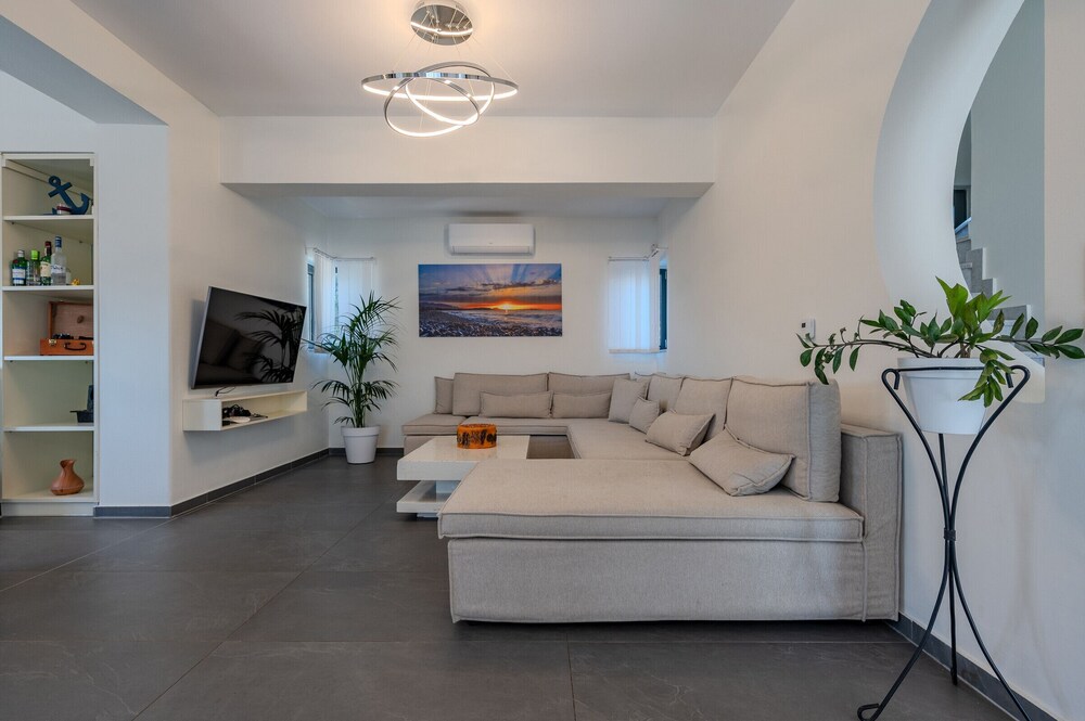 3a's Family Luxury Villa