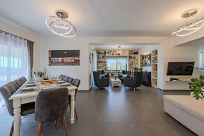 3a's Family Luxury Villa