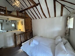 The Snug - From 130 Per Night