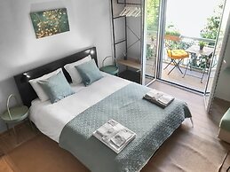 Studio for 2 Near Syngrou Fix Metro Station