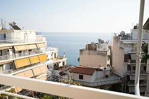 Piraeus Cozy Apartment for 4 Persons