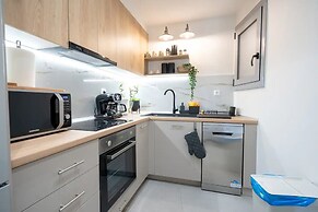Piraeus Cozy Apartment for 4 Persons