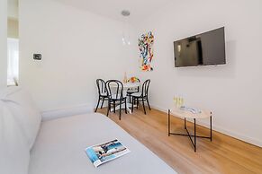 Central Cozy 2 Bedroom Apartment