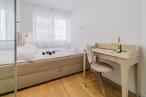 Central Cozy 2 Bedroom Apartment