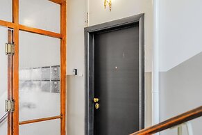 Central Cozy 2 Bedroom Apartment