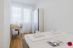 Central Cozy 2 Bedroom Apartment