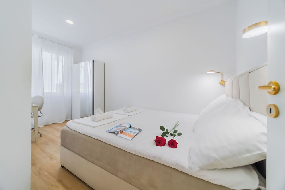 Central Cozy 2 Bedroom Apartment