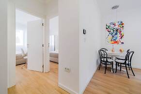 Central Cozy 2 Bedroom Apartment
