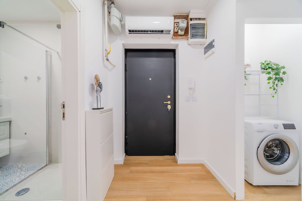 Central Cozy 2 Bedroom Apartment