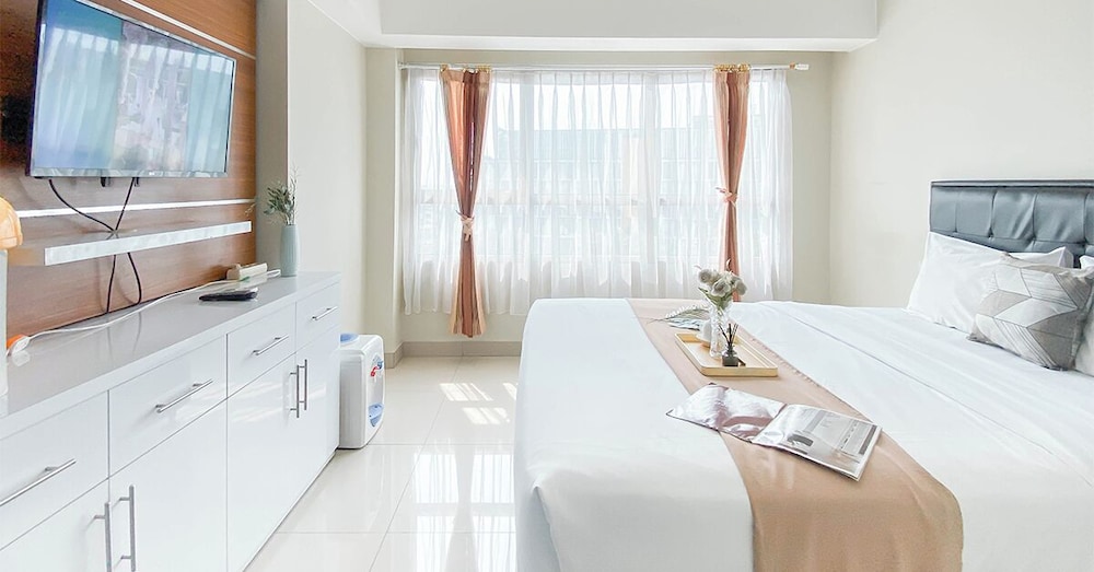 Restful Studio Apartment At Springlake Summarecon Bekasi