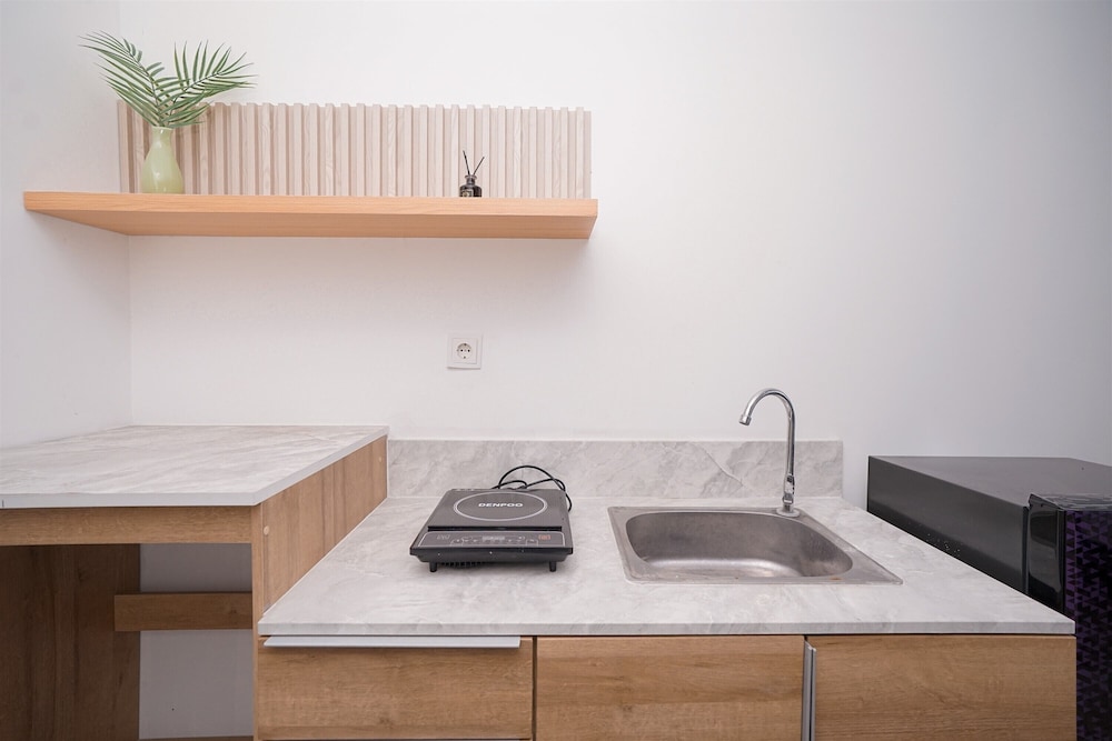 Spacious Comfy Studio Room At Collins Boulevard Apartment
