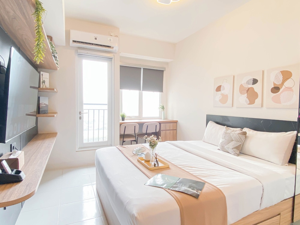 Comfy Studio Room At Podomoro Golf View Apartment