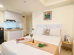 Relaxing Studio Room At Meikarta Apartment
