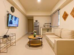Warm And Cozy 2Br Meikarta Apartment