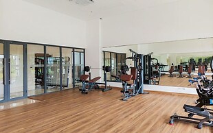 Modern Look And Homey Studio At Apartment Sky House Bsd